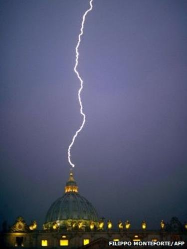 lightning-strikes-vatican