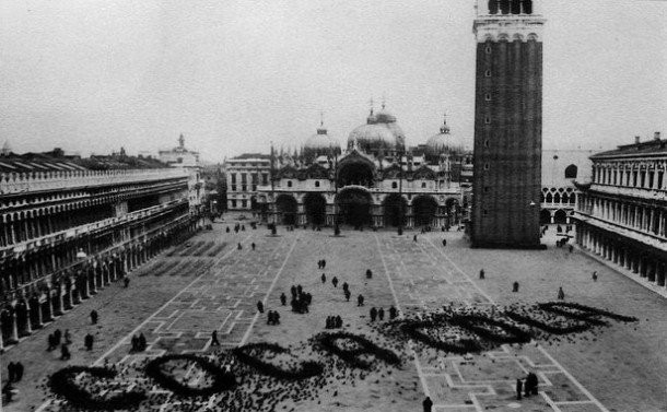 coca-cola_st_marcs_square_in_venice_1960s-610x377.jpg