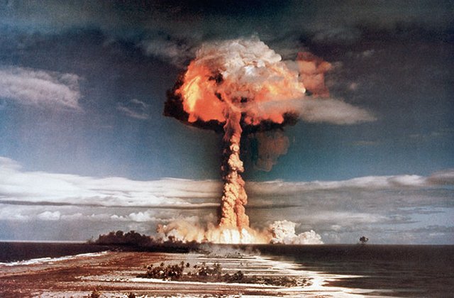 science-vs-fiction-world-war-z-nuclear-bomb-1306.jpg