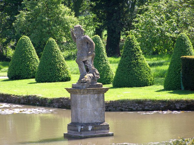 westbury_court_statue_original