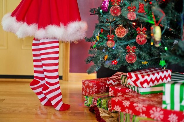 Girl decorating Christmas tree