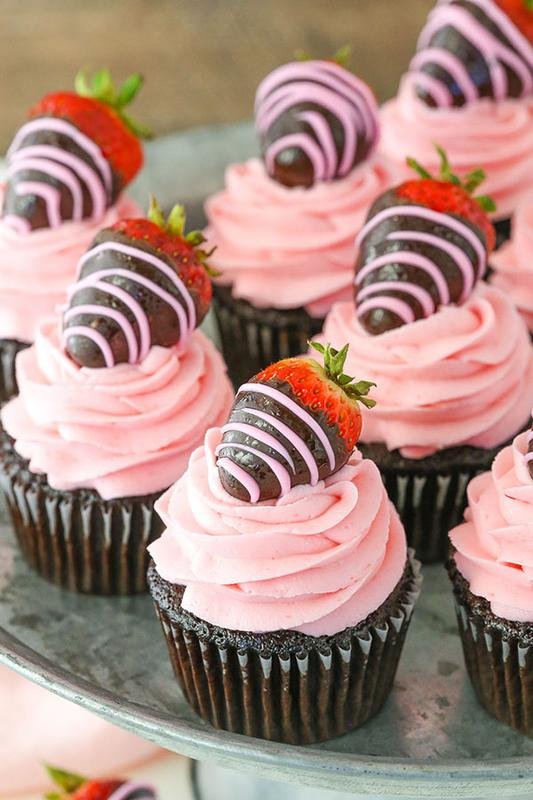 Chocolate-_Covered-_Strawberry-_Cupcakes3.jpg
