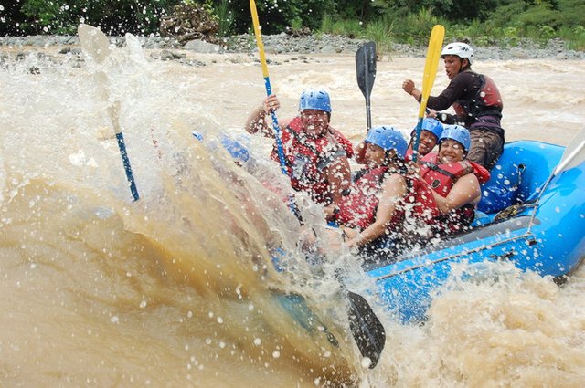 costa-rica-rafting.jpg