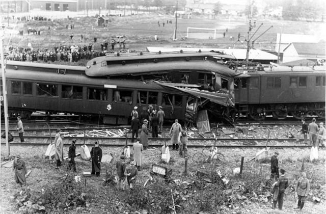 Gubbero_rail_accident_Sweden_1940_A.jpg