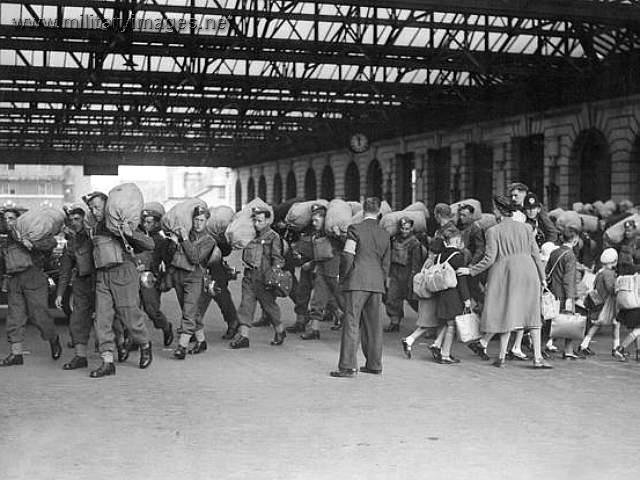War_Preparations_London_England_1940.jpg