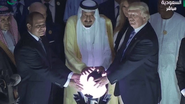 trump-touching-creepy-glowing-orb-egyptian-saudi-meme-sd_J.png