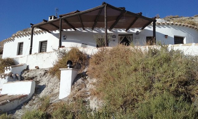 Cave House, Galera