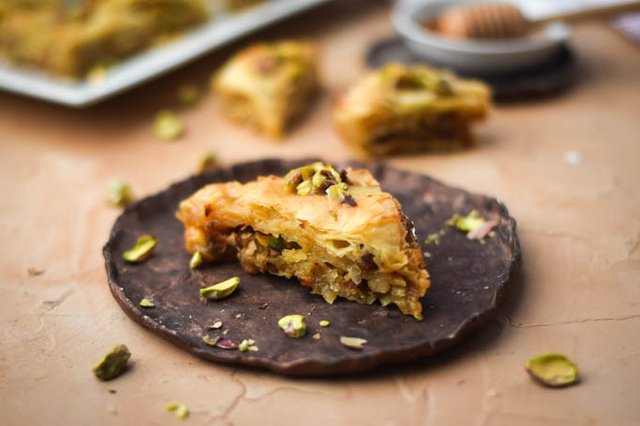 https://steemitimages.com/640x0/https://s19.postimg.org/ff3g1jjar/Pistachio_Almond_Baklava_2.jpg