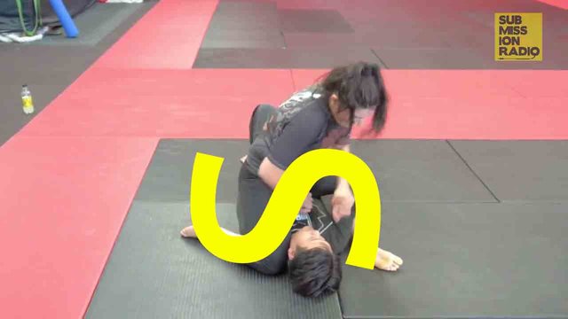 S_RADIO_How_to_do_a_Triangle_choke_for_people_with_short_legs_S.jpg