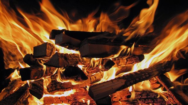 The+flames+of+wood+fire+UHD.jpg