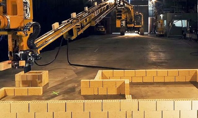 Meet-Hadrian-X-a-powerful-robot-that-can-build-a-house-in-2-days-by-laying-1000-bricks-per-hour-2.jpg