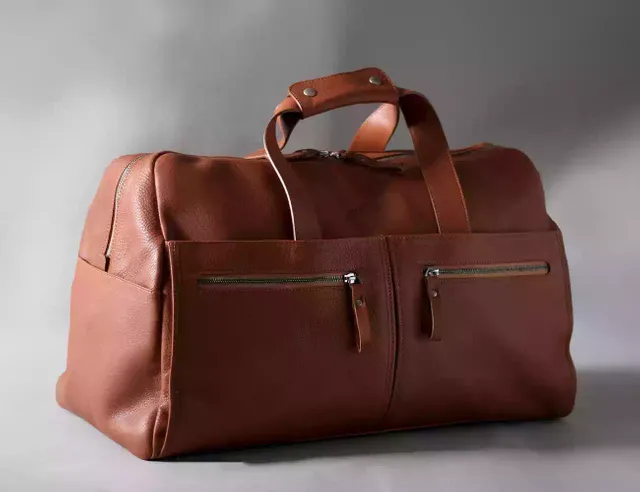 mens-leather-weekender-bag-04.jpg