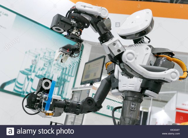 tokio-japon-2-de-diciembre-2017-un-robot-industrial-nextage-realiza-durante-la-exposicion-de-robots-internacional-2017-en-tokyo-big-sight-el-2-de-diciembre-de-2017-tokio-japon-la-exposicion-anual-introduce-nuevos-r.jpg