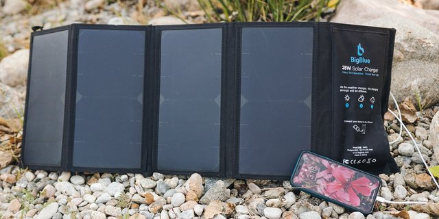 solar-chargers-2x1-lowres6842.jpg