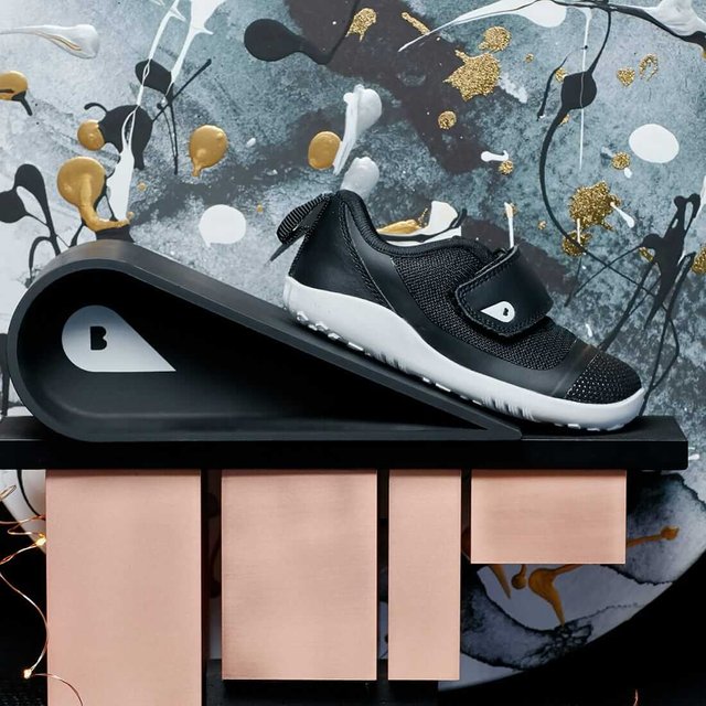 bobux-lo-dimension-I-walk-sneaker–black-lifestyle3.jpg