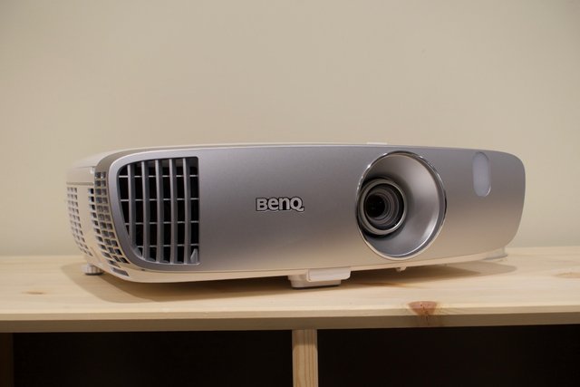 BenQ-HT2050-Angle-1.jpg