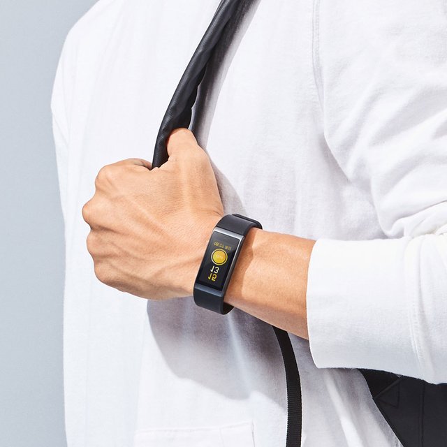 amazfit_cor_activity_tracker_arm_backpack.jpg