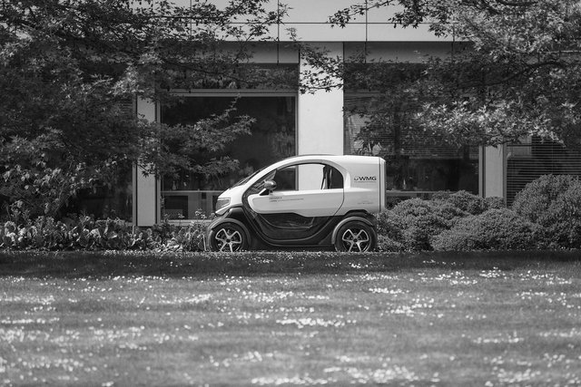Deliver-E-BW-1.jpg