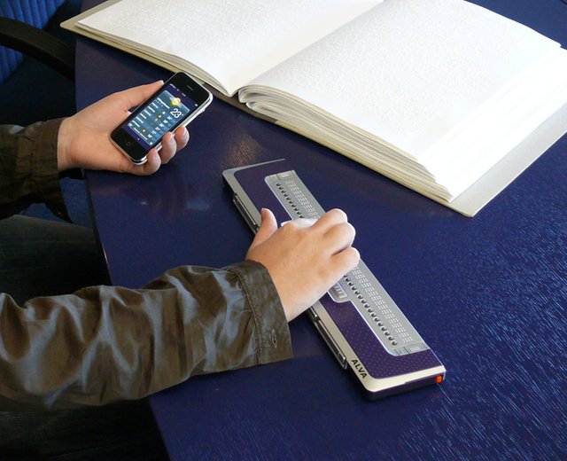 2-alva-bc640_with-iphone-and-book.jpg.jpg