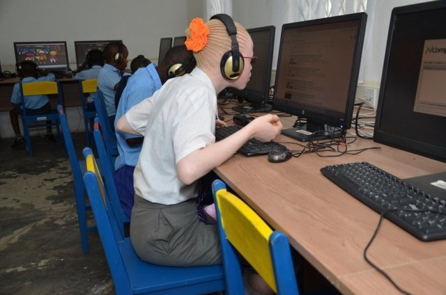 ComputerLabforTheBlindMoreStudent.jpg