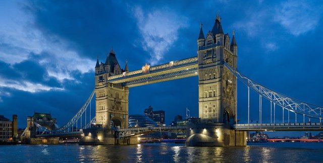 Tower_bridge_London_Twilight_-_November_2006-1000x506.jpg