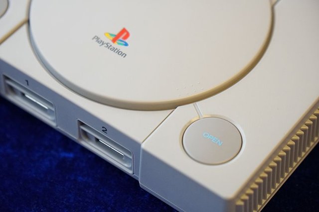 unboxing-the-playstation-classic-open-button.jpg