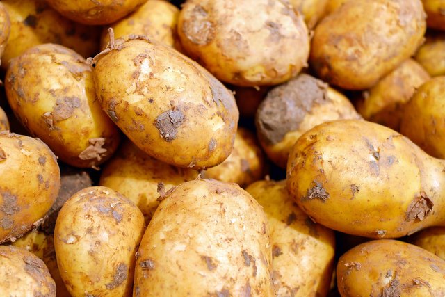 potatoes-2329648_1920.jpg