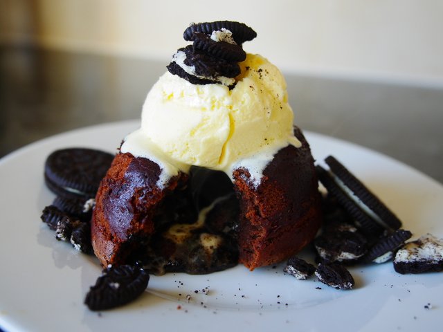Super Easy Chocolate Molten Cakes (With Video!) - The Flavor Bender