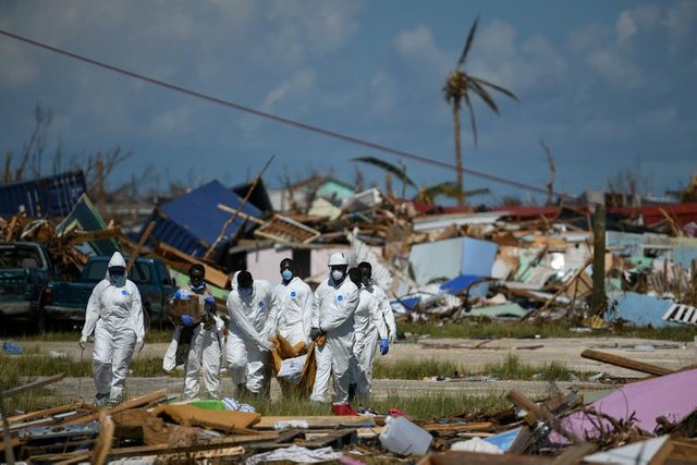 Personnel from the Royal Bahamas Police Force remove a body recovered in a destroyed neighborhood in the wake of Hurricane Dorian in Marsh Harbour, Great Abaco, Bahamas. REUTERS/Loren Elliott