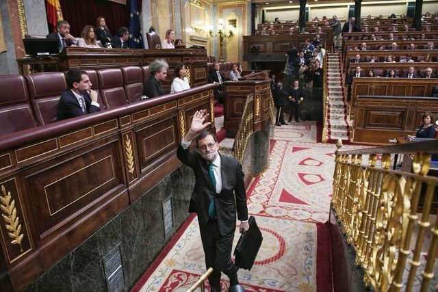 https://s3.us-east-2.amazonaws.com/partiko.io/img/bustillo-adis-m-rajoy-1527861221318.png