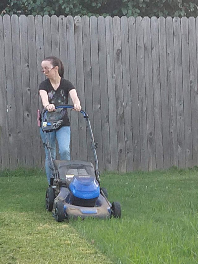 https://s3.us-east-2.amazonaws.com/partiko.io/img/cowboyup-my-daughter-using-our-kobalt-mower-1529206755932.png