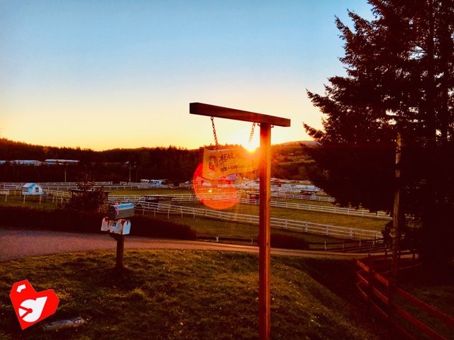 https://s3.us-east-2.amazonaws.com/partiko.io/img/d00k13-sunset-over-bear-hill-stables--victoria-british-columbia-canada-sgbhtiam-1545346674313.png