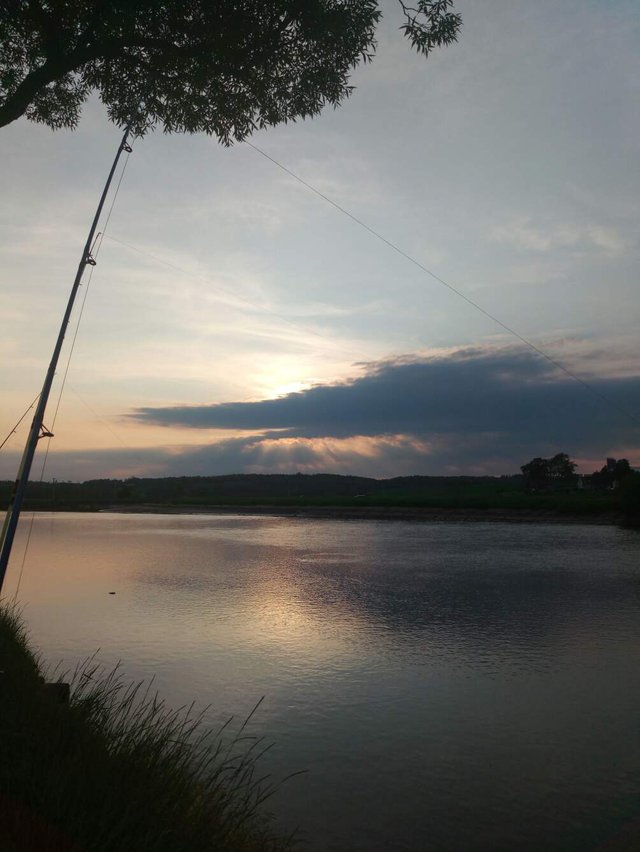 https://s3.us-east-2.amazonaws.com/partiko.io/img/d3nv3r-fishing-at-sunset-1530660330457.png
