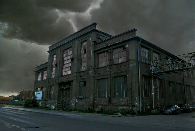 https://s3.us-east-2.amazonaws.com/partiko.io/img/degnar-dark-building-1527569109368.png