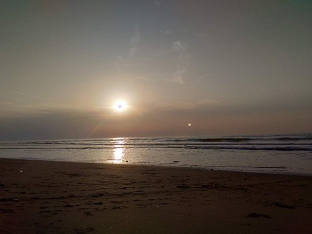https://s3.us-east-2.amazonaws.com/partiko.io/img/dekpit-photography--sunset-di-lautan-lepas-1533653929772.png