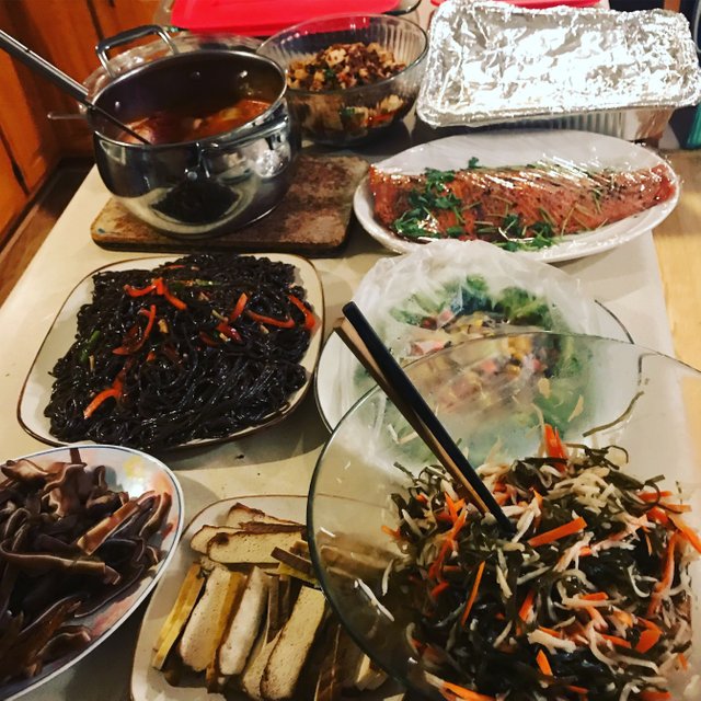 https://s3.us-east-2.amazonaws.com/partiko.io/img/eduter-thanksgiving-dinner-ontl3vsy-1543026179935.png