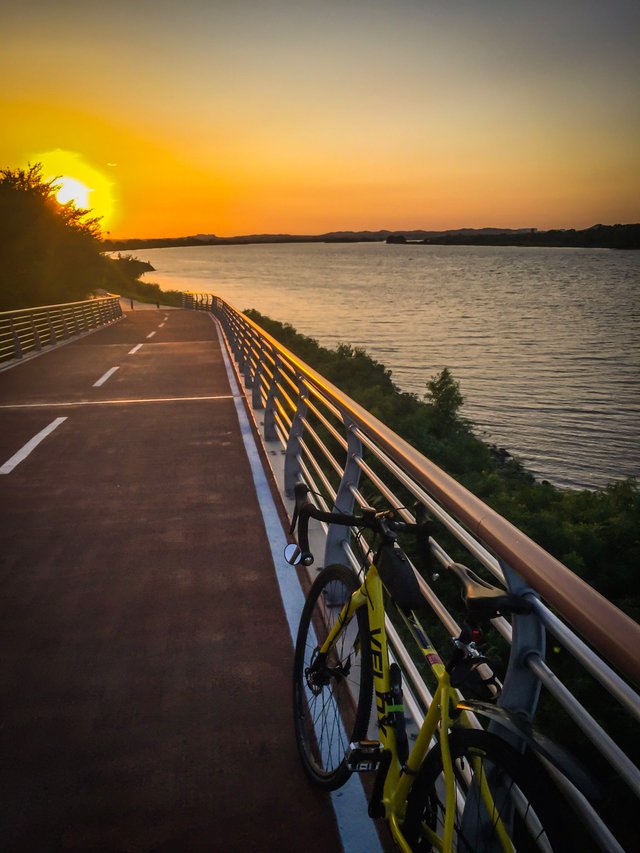 https://s3.us-east-2.amazonaws.com/partiko.io/img/eyman84-biking-with-sunset-xjhxhwot-1544748174568.png