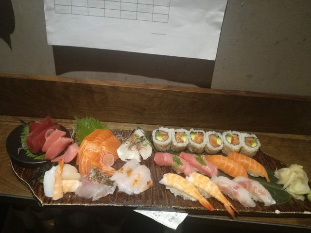 https://s3.us-east-2.amazonaws.com/partiko.io/img/grezzmetal85-mix-sushi-platter-1533504027199.png