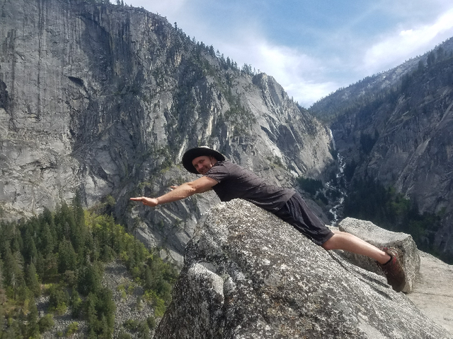 https://s3.us-east-2.amazonaws.com/partiko.io/img/happymoneyman-hidden-hike-yosemite-1525646966552.png