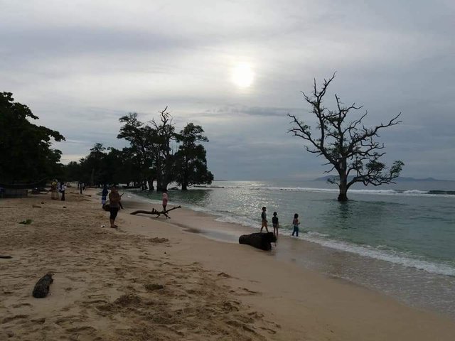 https://s3.us-east-2.amazonaws.com/partiko.io/img/hhusaini-the-beauty-of-lhok-mee-beach-1529902305319.png