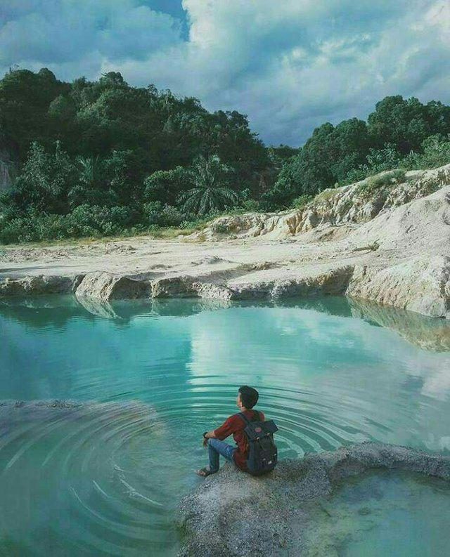 https://s3.us-east-2.amazonaws.com/partiko.io/img/kolasyumar-a-mine-used-to-be-a-unique-tourist-spot-in-aceh-1534252829976.png