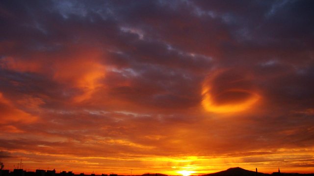 https://s3.us-east-2.amazonaws.com/partiko.io/img/madmanmusic-beautiful-colorful-sunset--sky-photo8bk2yb6e-1535918547474.png