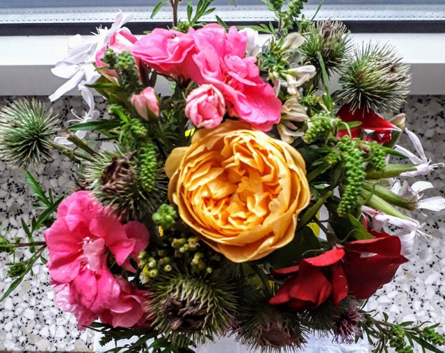 https://s3.us-east-2.amazonaws.com/partiko.io/img/mers-top-view-of-todas-floral-arrangementfpodbw5n-1535908792296.png