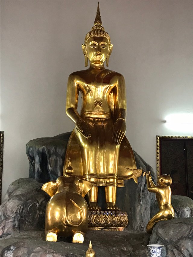 https://s3.us-east-2.amazonaws.com/partiko.io/img/moghul-unusual-sculpture-statue-of-buddha-yilggejt-1544038100781.png