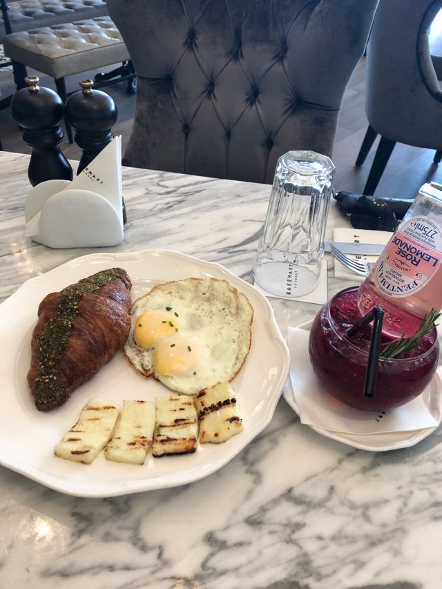 https://s3.us-east-2.amazonaws.com/partiko.io/img/mydubai-breakfast-is-the-important-meal-of-the-day-bibndmad-1542641337689.png