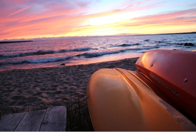 https://s3.us-east-2.amazonaws.com/partiko.io/img/offgridlife-photography-kayaks-on-lake-superiorlzz5n9ea-1536164736893.png