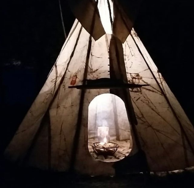 https://s3.us-east-2.amazonaws.com/partiko.io/img/offgridlife-photography-smoke-in-the-the-teepee-fwkjso9z-1539514878582.png