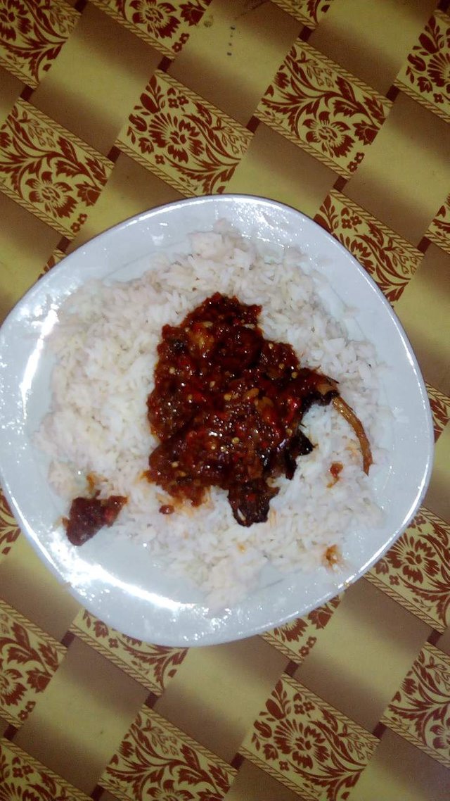 https://s3.us-east-2.amazonaws.com/partiko.io/img/omosebi-rice-with-fried-stew-african-delicacyzeyqnkzg-1534504432065.png