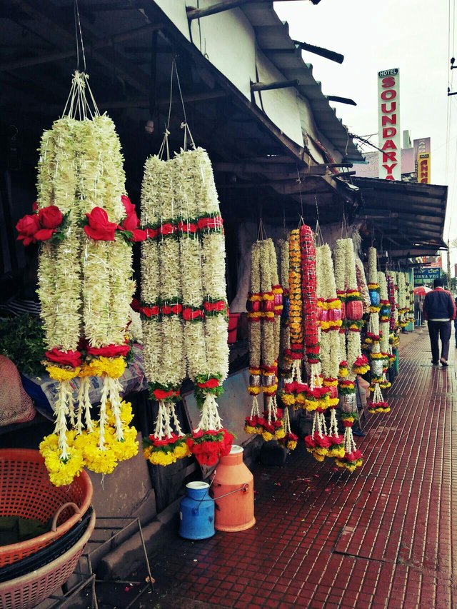 https://s3.us-east-2.amazonaws.com/partiko.io/img/puregrace-selling-garlands-by-the-roadside-1531248394381.png