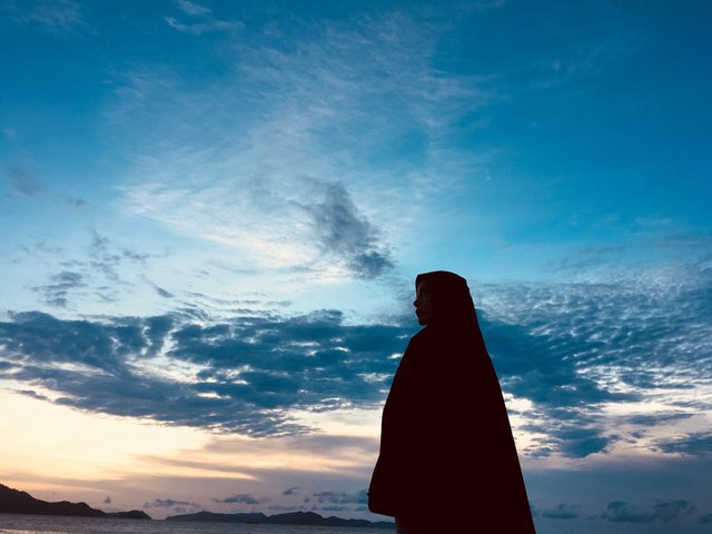 https://s3.us-east-2.amazonaws.com/partiko.io/img/rajhaaceh-silhouette-storytelling-1533513869838.png